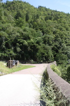 hier ist die alte Sarntalstraße von Radfahrern …