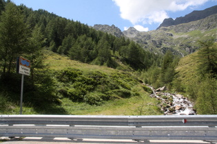 die Talfer bzw. der Talferbach, Blick flussaufwärts