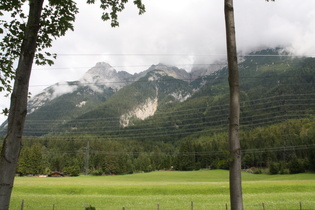 die Westliche Karwendelspitze in Wolken gehüllt