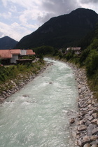 die Isar in Mittenwald, Blick flussabwärts