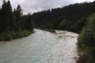 die letzte Isarüberquerung zwischen Mittenwald und Krün, Blick flussaufwärts