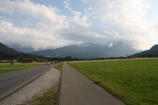 Loisachtal, ein letzter Blick zurück auf das Zugspitzmassiv