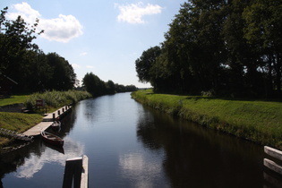 der Ems-Jade-Kanal zwischen Heidörn und Reepshold, Blick nach Westen