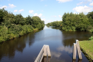 der Ems-Jade-Kanal zwischen Heidörn und Reepshold, Blick nach Osten