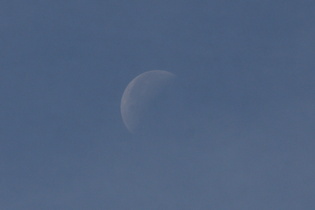 … und nur der Mond hätte das Blau unterbrochen