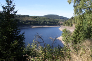 selten schimmert das Wasser im Okerstausee so blau