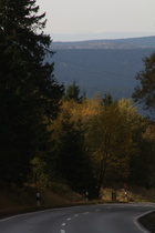 Blick nach Westen, am Horizont schemenhaft der Köterberg