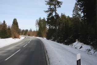 Straße frei, Rest weiß auf 500 Metern Höhe