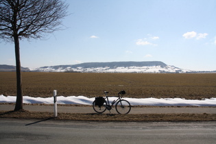 zwischen Stadtoldendorf und Deensen, Blick auf den Holzberg