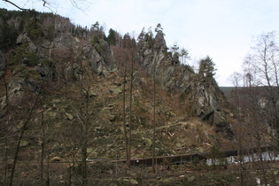 Klippen oberhalb der undichten Wasserleitung