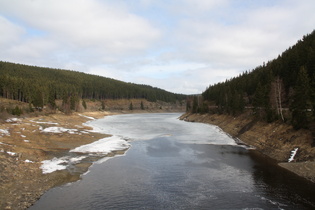 Okertalsperre, Blick von der Vorstaumauer auf das Unterwasser