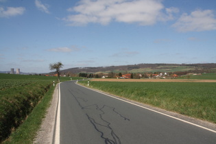 zwischen Börry und Heyen, Blick nach Nordwesten über Börry auf den Oberen Hellberg