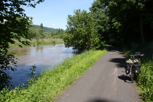 Werraradweg, momentan direkt am Wasser liegend