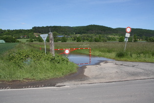 … hat das Hochwasser die Straße wieder freigegeben