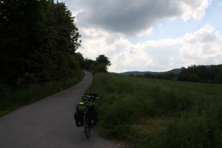 zwischen Reichensachsen und Blaue Kuppe, der erste, kurze Anstieg des Tages