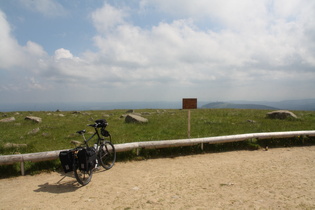 Blick vom Brockengipfel über den Wurmberg nach Süden