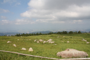 Blick vom Brocken über Ilsenburg und Wernigerode nach Osten