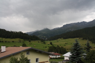 "Dach der Etappe": Nauders, Blick auf den Piz Malmurainza bei aufziehendem Regen