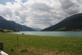 Blick von Reschen über den Reschensee, im Hintergrund die Ortlergruppe