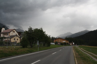 über Fuldera zogen schon wieder ganz dunkle Wolken auf, und die hatten die nächste Ladung im Gepäck