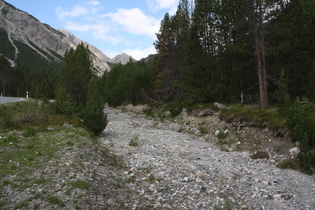 ein trocken gefallener Bach an der Südostrampe des Ofenpasses