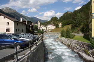 die Susasca in Susch, Blick flussabwärts auf die Mündung in den Inn