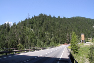 Blick vom Südportal des Landwassertunnels auf den Beginn der Steigung nach Davos-Wiesen