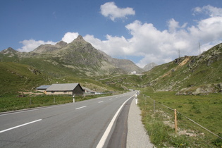 Julierstraße, Blick nach Osten auf Sur Gonda und La Veduta