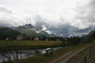 Blick über den Inn auf Sils im Engadin und den Piz da la Margna