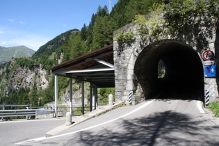 auf dem Felsen links im Bild liegt Pianazzo