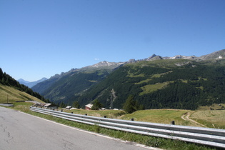 Blick über Teggiate Nuova und das Valle San Giacomo nach Südwesten …