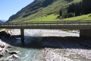 der Hinterrhein in Hinterrhein, Blick flussabwärts