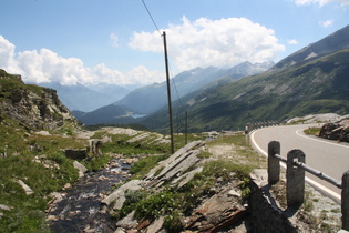Blick nach Süden ins Misox, im Hintergrund der Lago d'Isola, ein Stausee