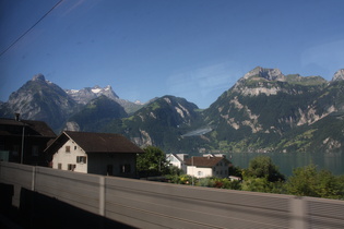 Bahnfahrt:  Urnersee, Blick nach Südwesten