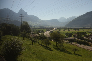 Bahnfahrt: Blick über Ingenbohl nach Süden