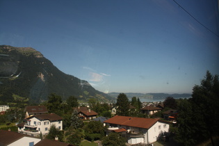 Bahnfahrt: Blick über Arth auf den Zugersee