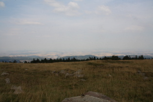 Blick vom Gipfel über Ilsenburg und Wernigerode nach Osten