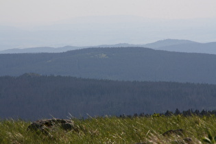 Zoom auf den Hohen Meißner am Horizont