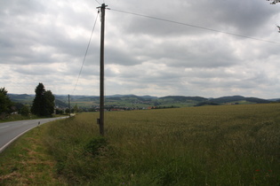 zwischen Vasbeck und Adorf, Blick über Adorf nach Südwesten