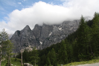 Regenpause, aber der Prisojnik immer noch in Wolken