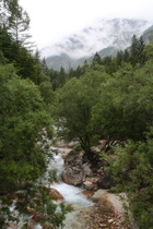 die Soča, wo die Passstraße die Tallinie erreicht, Blick flussaufwärts …