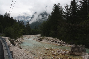 die Sočazwischen Trento und Soča, Blick flussaufwärts