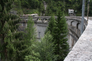 Staumauer des Lago di Sauris