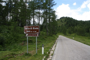 Schild einige hundert Meter östlich der Passhöhe