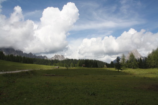 Blick über die Ostrampe der Sella di Ciampigotto nach Westen