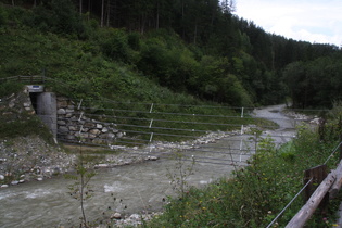 nachgelagertes Bauwerk der "Wildholzsperre in Percha"