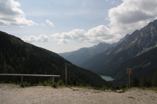 ein letzter Blick ins Antholzer Tal — Wieso sollte jemand den Wanderweg mit dem Fahrrad runter wollen?