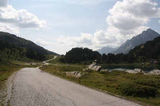 Blick über den Obersee zur Passhöhe