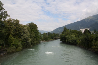 die Drau in Lienz, Blick flussaufwärts auf die Iselmündung (von rechts kommend)