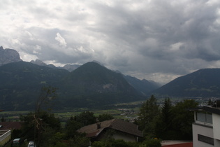 aufziehender Regen über dem Pustertal